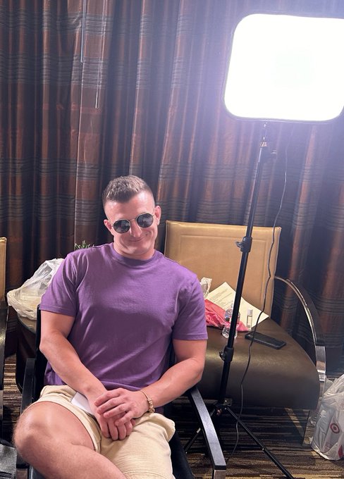 Director Ollie&hellip;..doing director Ollie things&hellip;.. #contract ⭐️ Oh and Anthony eating a burrito after doing<a href="/tag/contract"class="tags"><span>#contract</span></a>