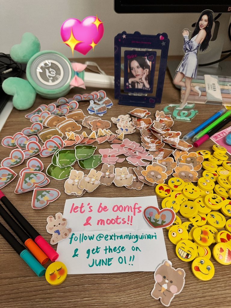 extraminguinari's tweet image. 📣 twice x oishi fanmeet giveaway c/o yours truly ‼️

➡️ just follow me, like &amp;amp; rt this post ⬅️

☑️ get a sticker pack with:
🧸💖🌻🎀🍦🌷🐰 designs + 
😎🤪😘😉😬☺️🙄 erasers

☑️ will also give out OFFICIAL ALBUMS &amp;amp; POSTERS 

📍loc TBA 🫶🏻

see y’all!