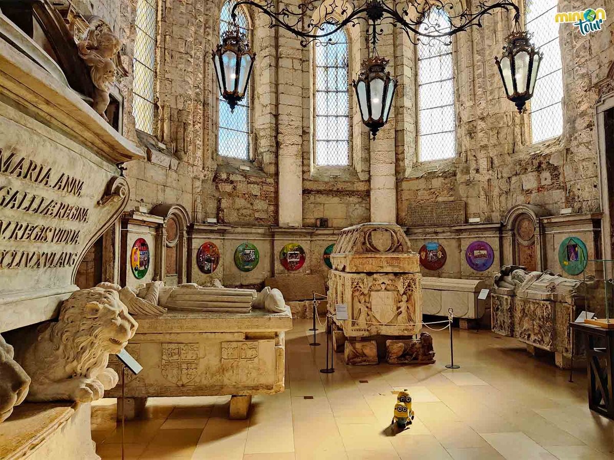 Si visitas el #ConventodoCarmo en #Lisboa, no te pierdas el Museo Arqueológico do Carmo 🔝. Según entres no sabrás dónde mirar 👀. ¿Todavía no lo conoces? 👉 bit.ly/ConventodoCarmo @visitportugal @turismoportugal @TurismodeLisboa @museuarqcarmo