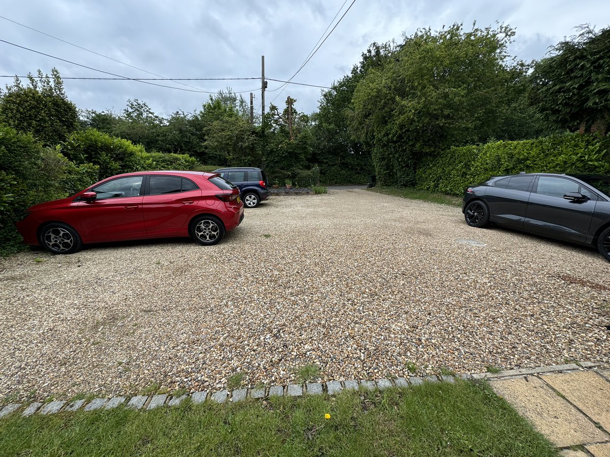 £67,000 That’s how much a local tradesman wanted to Tarmac my driveway 😳 Okay, it’s big at around 280 sq m (all six of us who live here have cars!) but £67k? I genuinely thought he had the decimal place in the wrong place. I’d rather spend that on a 911!
