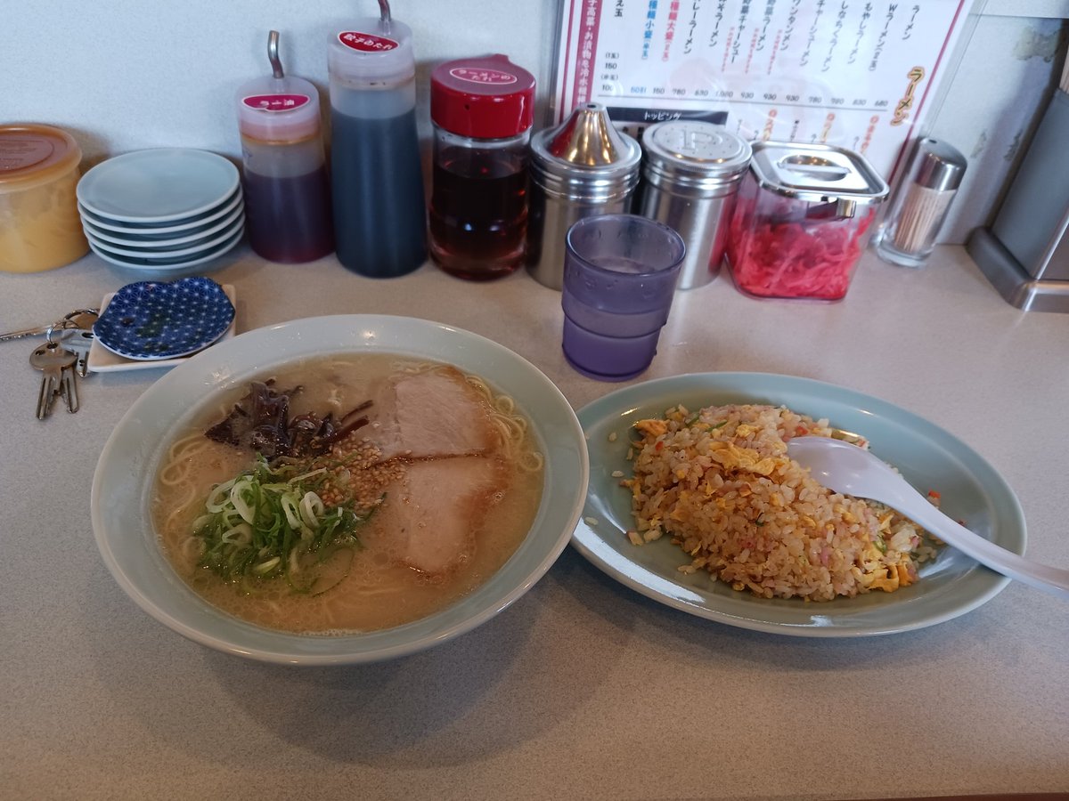 今からラーメン食べに来た🍜
なぁ～～なぁ～～なんと😱😱😱小久保監督さんのサインがある🥰🥰🥰常連客だったんだぁ～～😊😊😊