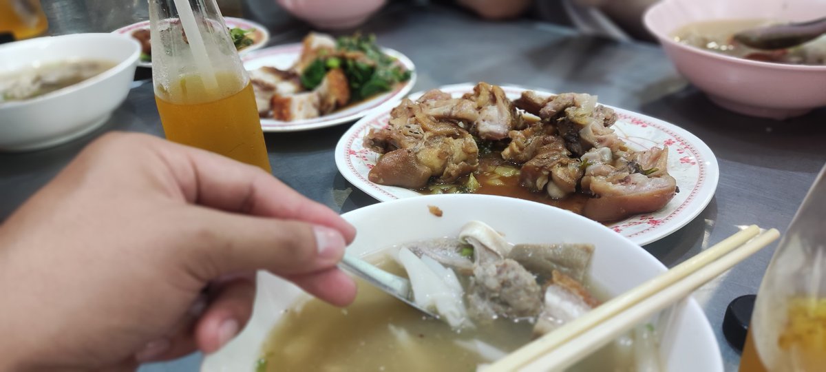SeanChiia's tweet photo. food poisoning who? https://t.co/n8ffd54EiE