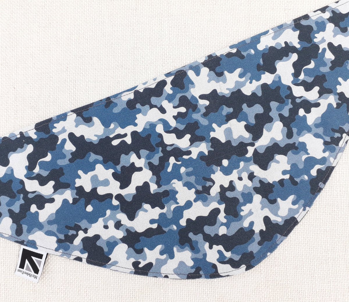 #EarlyBiz 𝗞𝗲𝗲𝗽 𝗬𝗼𝘂𝗿 𝗖𝗼𝗼𝗹 𝗧𝗵𝗶𝘀 𝗦𝘂𝗺𝗺𝗲𝗿 💙 With Heidi's 'Ice Cold Camo' print Bandana. Perfect for seasonal dog walks you can wet it to tie round hot necks. Find this design and more in my Etsy Store ⬇️ #mhhsbd