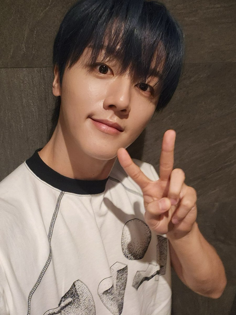 SF9official's tweet photo. 제프공연 잘 다녀올게요🙂
#SF9 #YOUNGBIN https://t.co/RB0uRqO9cu