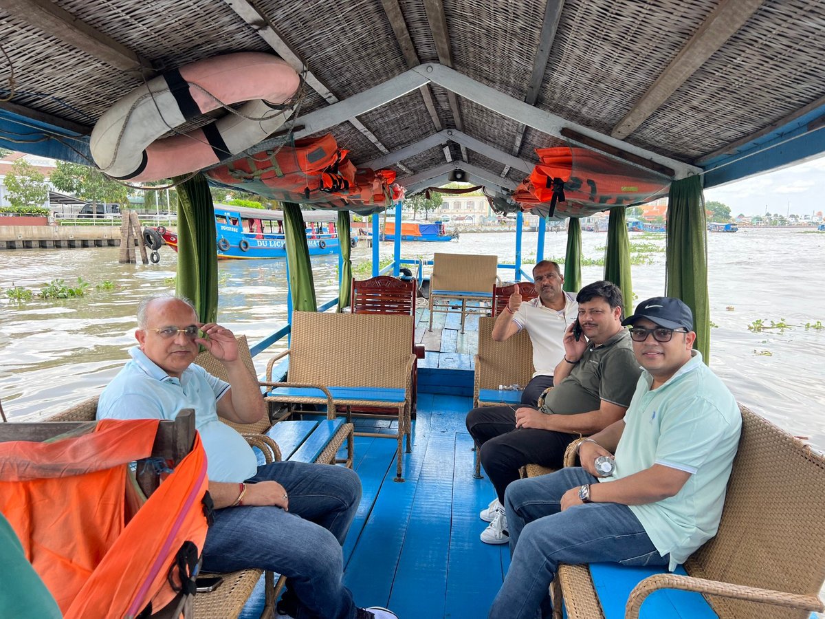 GhumIndiaGhum's tweet photo. Our guests enjoying their Vietnam π· trip
Book your upcoming trip with Ghum India Ghum
#ExplorewithGIG
#vietnam #saigon #hanoi #travel #vietnamese #travelphotography #vietnamtravel #photography #danang #love #like #follow https://t.co/veJgw4AplS