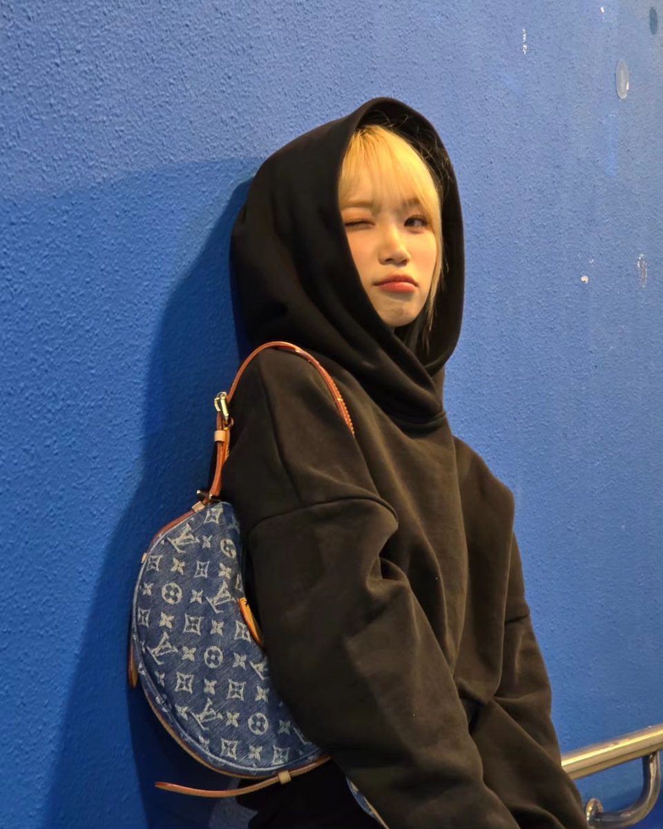108CW's tweet photo. 누구보다 빠른 퇴근 준비🤨 https://t.co/A2OMP7hB4D