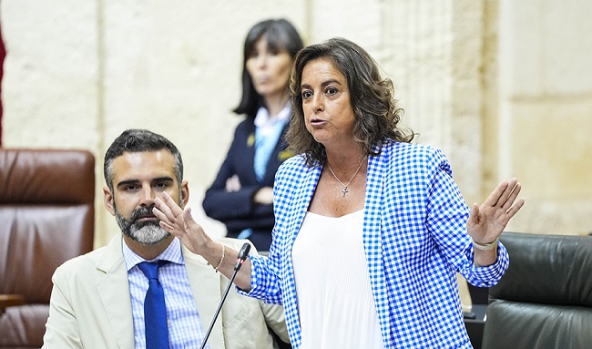 La Junta "simplificará y agilizará" los trámites para abrir centros sanitarios privados

La Consejería de Salud y Consumo abre el periodo de consulta previa para recibir aportaciones al proyecto de decreto en el que ya trabaja
👇👇👇
elindependientedegranada.es/politica/junta…