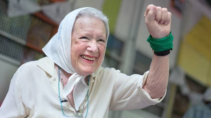 Que vuele alto Norita Cortiñas, madre de Plaza de Mayo, madre de todas las batallas y madre de todas nosotras. Con tu ejemplo seguiremos defendiendo memoria, verdad, justicia, reparación y no repetición. Luchar hasta vencer ✊🏼❤️‍🩹