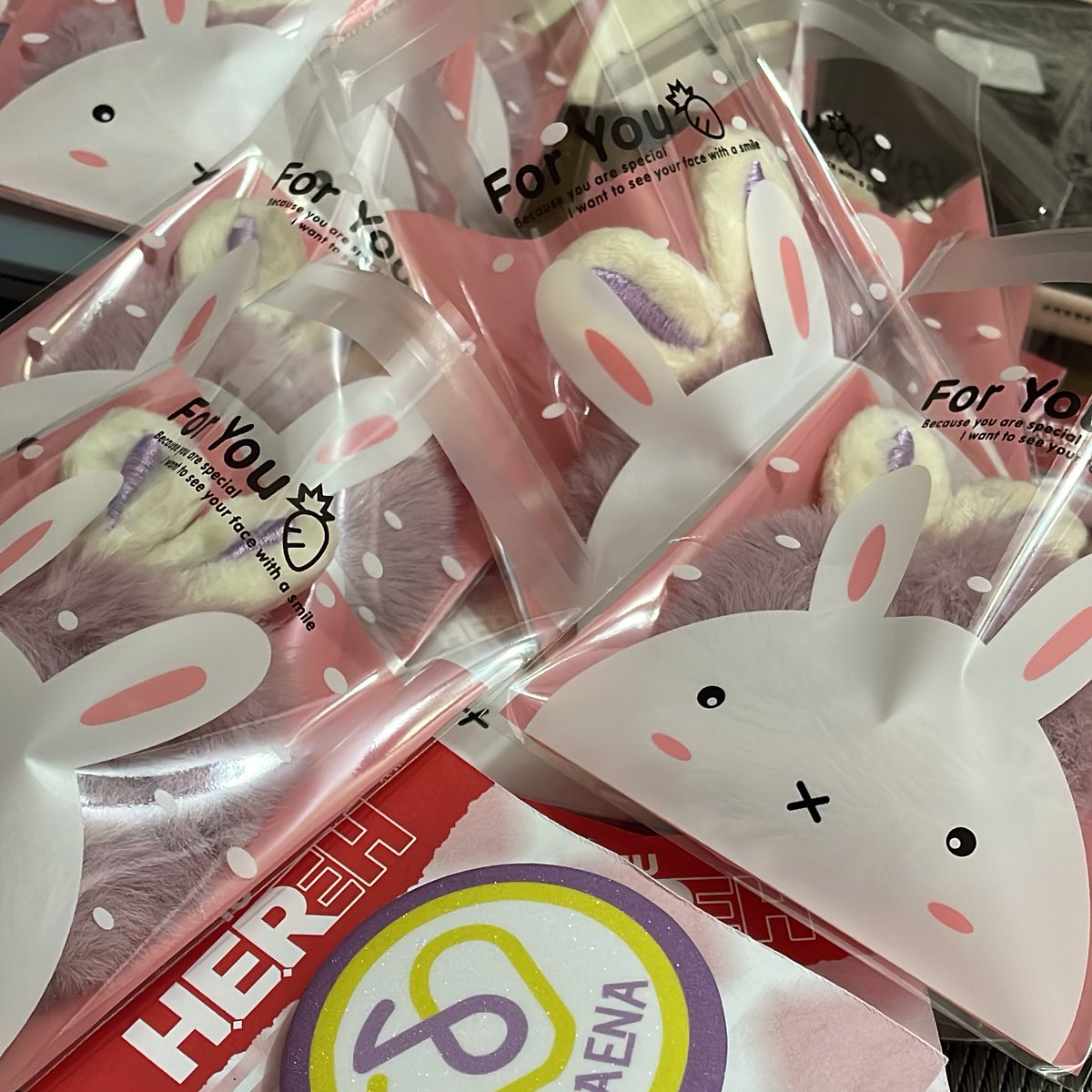 Preparing my IU concert freebies for tomorrow 💜

• Ref magnets
• Badges
• Stickers
• Bunny ties

🐥 Just say hi & show me this post 
• Strictly 1:1
• location & time TBA 
~ LIMITED pieces only ~

See ya! 

#HEREH_WORLD_TOUR_IN_MANILA