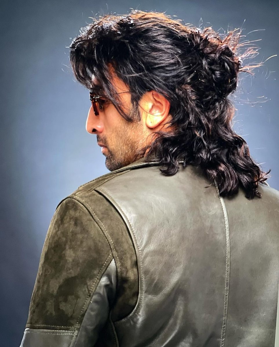 Here are some photos from #RanbirKapoor’s look test for his entry scene for #Animal. The look was inspired by #MichaelJackson. 💯 #Celebs #Trending