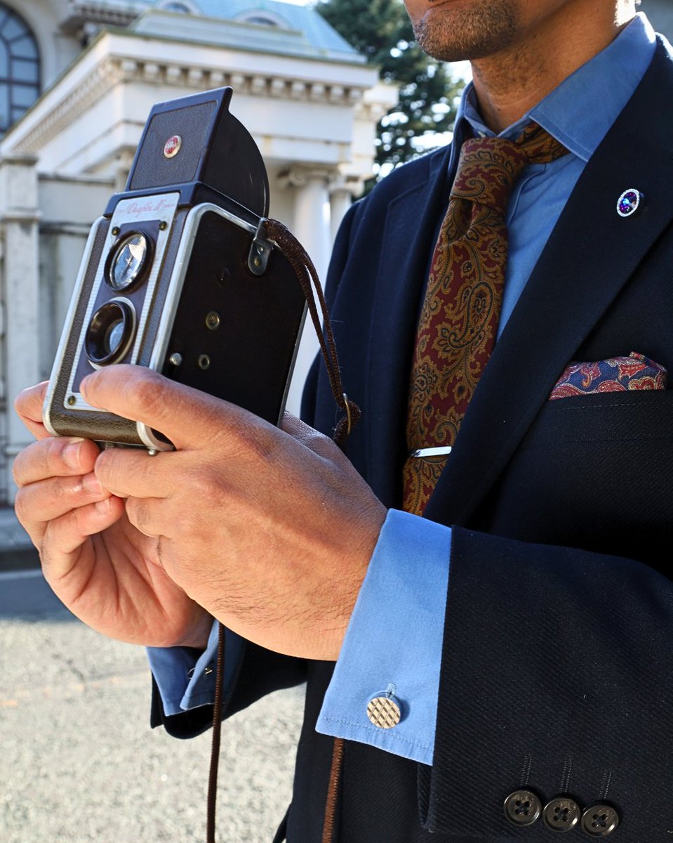 LouisFaglin's tweet photo. Always dress sharp to capture every memorable moment. You never know who you might meet. 

The Plato Tie Bar, Jupiter Cufflinks and Helio Montana Pin are available online.

#cufflinks #frenchjewelry #gentlemanfashion #mensaccessories #dapperman #cufflink #vintageaccessories https://t.co/0ZOTqtdKW5