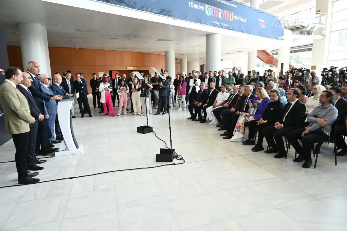 Kültür ve Turizm Bakanımız Sayın Mehmet Nuri Ersoy'un katılımı ile 'Kültür Yolu Festivali' Lansman Programı'na katıldım. 

1 - 9 Haziran arasında düzenlenecek olan festival vesilesiyle kadim şehrimizin kültürel zenginliklerini tanıtacak, kültür ve sanatla dolu günler geçireceğiz.