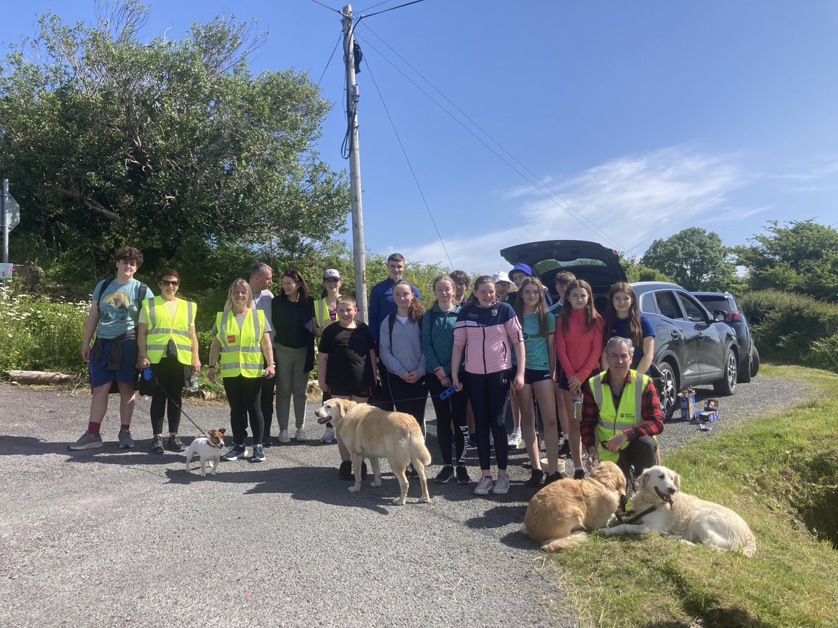First Years enjoying their refreshments at Gowlane Cross during their very enjoyable 10K end of year Walk. Well doneto everyone who joined in the fun & many thanks to Margaret & Theresa from Kenmare Ice Cream for the delicious ice cream at the end of the 10k hike.Happy holidays🌞