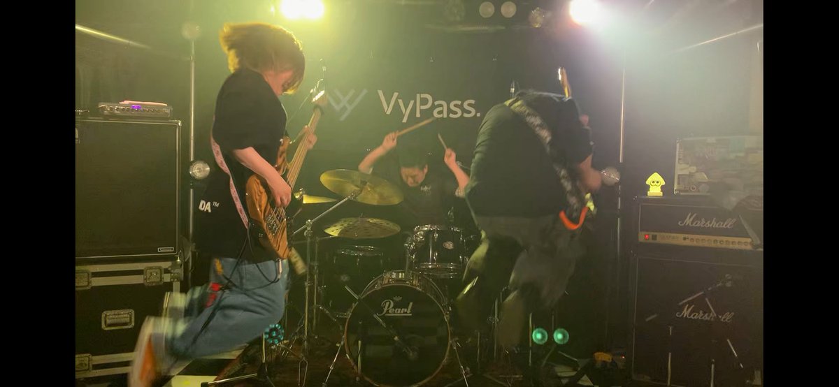 Never Ending Hoper (@official_nevaen) on Twitter photo 【🔥5/3 邂逅Vol.3 LIVE映像公開🔥】
撮影協力
<a href="/Knuckeyssongs/">Knuckey(ナッキー)</a>
最高の照明さん
<a href="/20aky00/">あっきー</a>
最高の音響さん
@yoshida_reo_sfc
最高のアドバイザー
<a href="/hiiiirow/">アルクリコール ワタナべリコール(31)</a>
最高の店長
<a href="/0080pokeen/">吉井月桂冠</a>
最高のライブハウス
<a href="/VyPass_SAPPORO/">VyPass.</a>
そして最高のフォロワー様
本当にありがとう✨✨
youtu.be/Rh3YxCeQvvY?si… 【🔥5/3 邂逅Vol.3 LIVE映像公開🔥】
撮影協力
<a href="/Knuckeyssongs/">Knuckey(ナッキー)</a>
最高の照明さん
<a href="/20aky00/">あっきー</a>
最高の音響さん
@yoshida_reo_sfc
最高のアドバイザー
<a href="/hiiiirow/">アルクリコール ワタナべリコール(31)</a>
最高の店長
<a href="/0080pokeen/">吉井月桂冠</a>
最高のライブハウス
<a href="/VyPass_SAPPORO/">VyPass.</a>
そして最高のフォロワー様
本当にありがとう✨✨
youtu.be/Rh3YxCeQvvY?si…