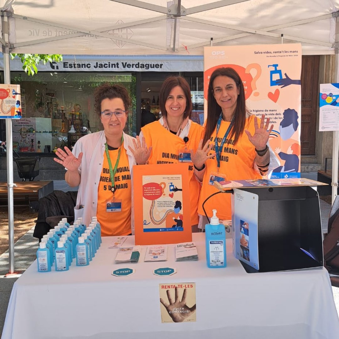 HUSCVic's tweet photo. 🔵Les nostres infermeres de Control de la Infecció han realitzat diferents activitats durant el mes de maig per promoure la importància de la higiene de mans a tots els serveis sanitaris del CHV-FHSC! 🙌👏

#FHSC #CHV #salut #hospital #higienedemans #salutpública https://t.co/Cp9OJflEZk