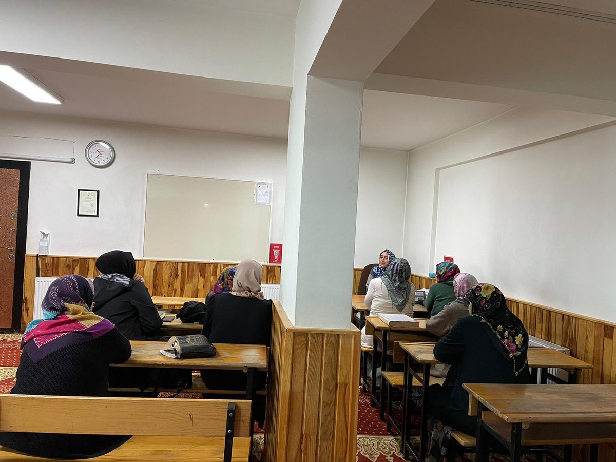 IlArtvin's tweet photo. Hanımlara Özel Sohbet Programı Gerçekleştirildi

Artvin İl Müftülüğü tarafından Elitpark Kur'an Kursu'nda hanımlara özel, Uzman Vaiz Rukiye Gürler Ulutaş'ın sunumuyla "Şiddeti Önlemede Dini Referanslar" konulu sohbet programı gerçekleştirildi.

#Artvin #Adrb #Diyanet https://t.co/xp6oSDodDs