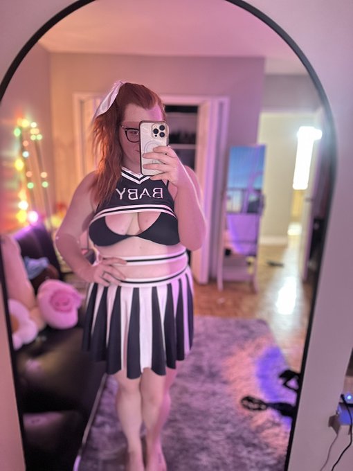 Your favourite red head chubby cheer captain sends you this, what&rsquo;s your next move? https://t.co/Xol