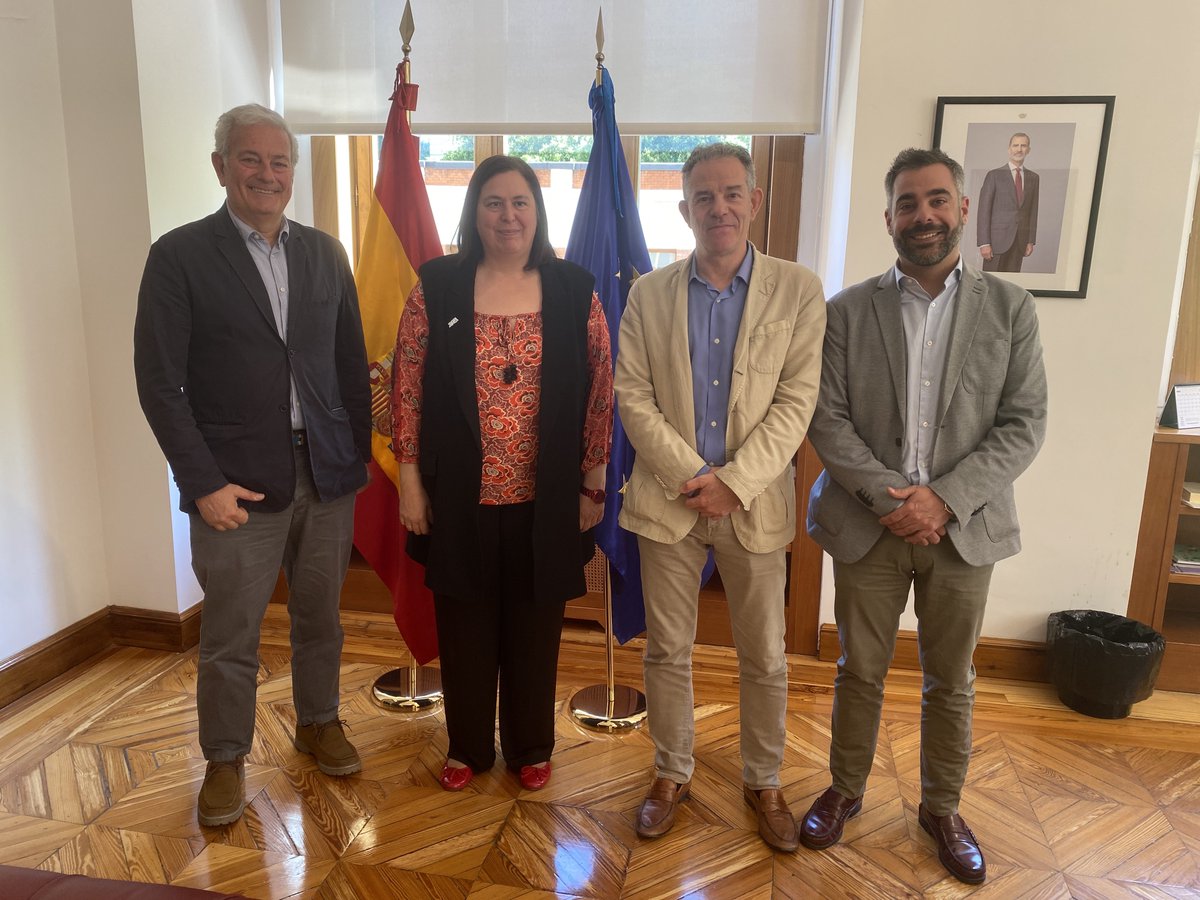 El Día Mundial de los Frutos Rojos🍓, las infraestructuras hídricas 💦, la desinfección de suelos y el #prelsi 🤝, centraron la sesión de trabajo celebrada entre la interprofesional y la secretaria de Estado de Agricultura Begoña García, hace unos días en Madrid👍