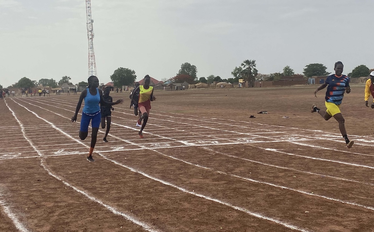 In Aweil, #SouthSudan, #UNMISS marked #PKDay not only with the usual ceremony with flags, parades and wreaths, but also with a running competition. After all, #PeaceBegins with being healthy!
#A4P #BuildingBetterTogether