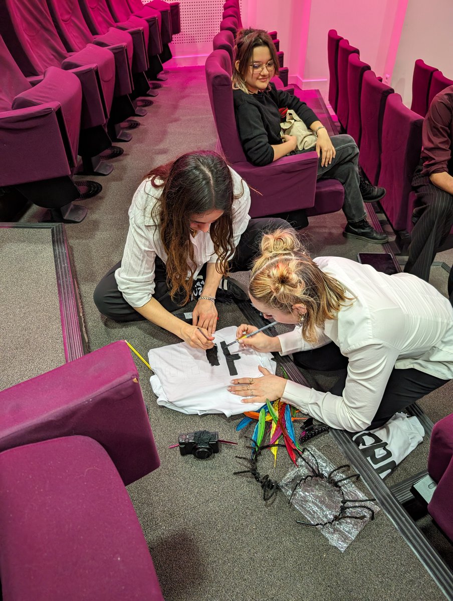 CBioNum's tweet image. Préparatifs de l'évènement ECRAN de la promotion 2024 de @CBioNum 
C'est aujourd'hui à 14h à l'amphithéâtre Buffon, 15 rue Hélène Brion