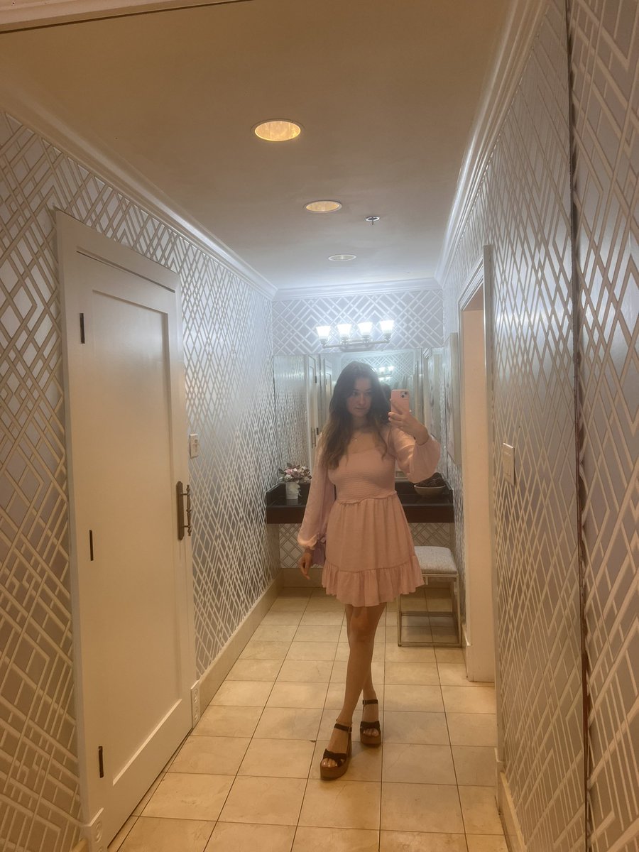 hannahsof2's tweet photo. I would say good morning but it’s not good, I didn’t wake up with more money in my bank account. If only there was a community that gets off on doing that🐷💰 
#paypigs #findom #findomgoddess #paypigwanted https://t.co/cr85FTlso8