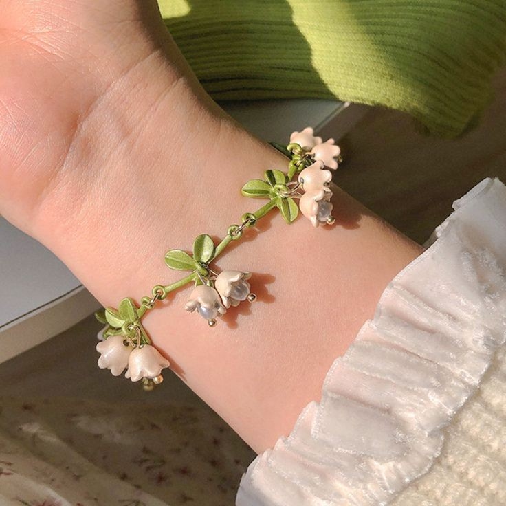 xalivyy's tweet photo. Nemu gelang dengan aksen bunga cantik banget🥹 https://t.co/au6SQPBsQI