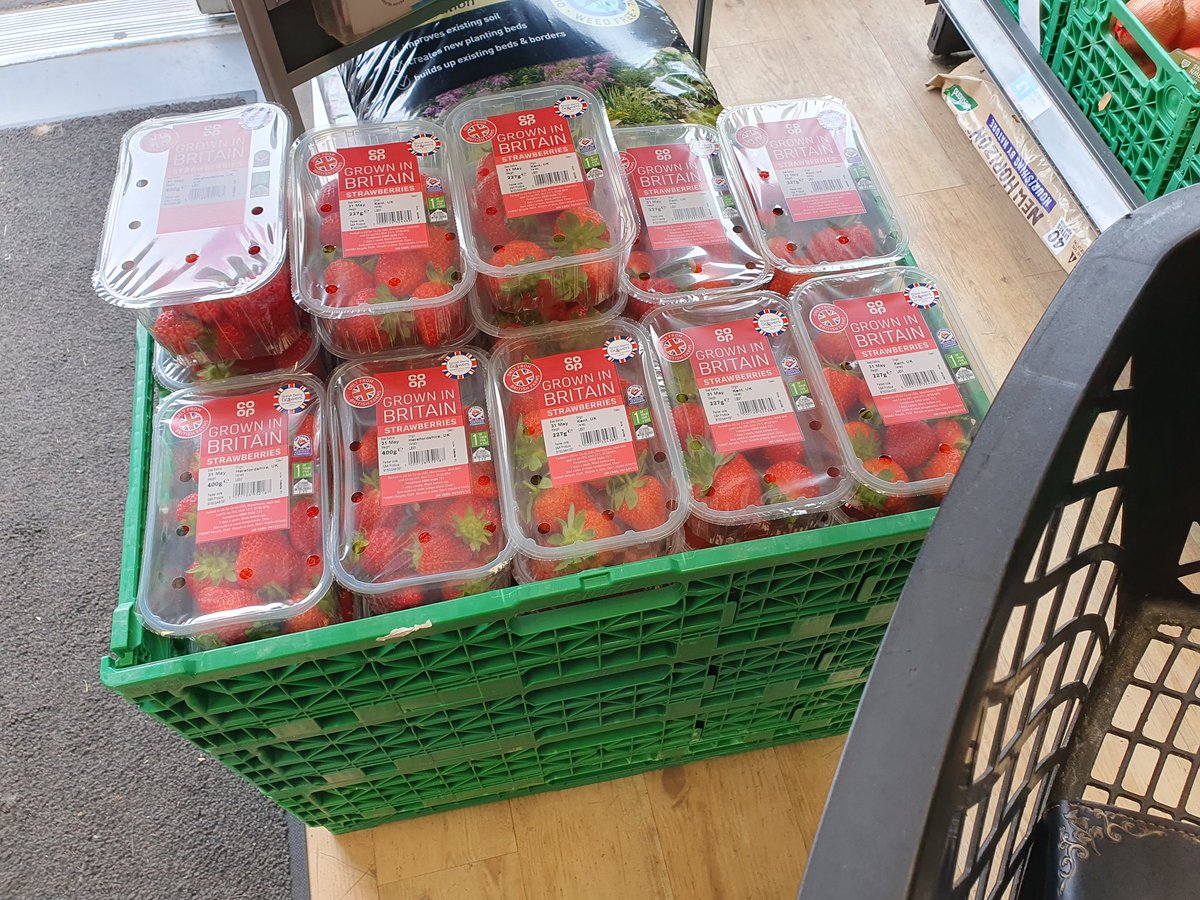 Why is @coopuk selling British branded #strawberries in Scotland?  Scotland is world renowned for soft fruit, proper Scottish branding makes business sense AND helps customers choose low food miles, high food standard products.
#keepscotlandthebrand