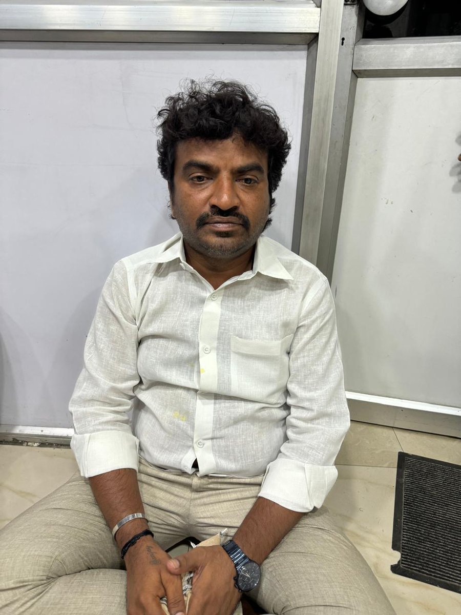 jsuryareddy's tweet photo. #Irrigation officials - Engineers and a surveyor at #Gandipet MRO office in #Hyderabad are in #ACBnet, caught by the Anti-#Corruption Bureau (#ACB) for taking #bribe of ₹1,00,000 for building NOC.
They were demanded ₹2,50,000 and already accepted ₹1,50,000 in advance. https://t.co/25ZP2vNcKS