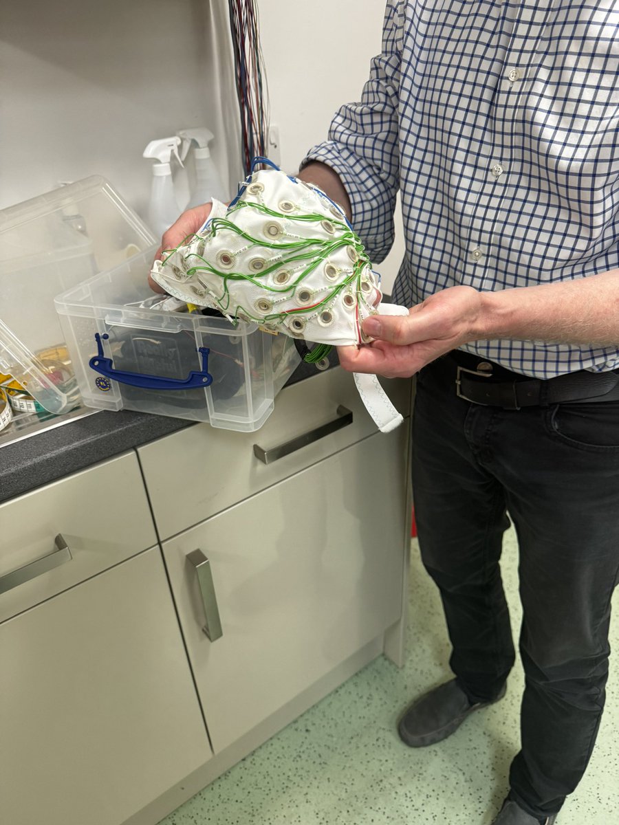 ARUK Thames Valley Network (@arukthamesv) on Twitter photo With enormous thanks to <a href="/ClareEMackay/">Clare Mackay</a> for a wonderful tour and insight into the <a href="/OHBA_Oxford/">OHBA</a> for two of our regional fundraisers for <a href="/AlzResearchUK/">Alzheimer's Research UK</a> yesterday. Such important work and hands-on research going on.
<a href="/JessAlzUK/">Jess Jenkins</a> With enormous thanks to <a href="/ClareEMackay/">Clare Mackay</a> for a wonderful tour and insight into the <a href="/OHBA_Oxford/">OHBA</a> for two of our regional fundraisers for <a href="/AlzResearchUK/">Alzheimer's Research UK</a> yesterday. Such important work and hands-on research going on.
<a href="/JessAlzUK/">Jess Jenkins</a>