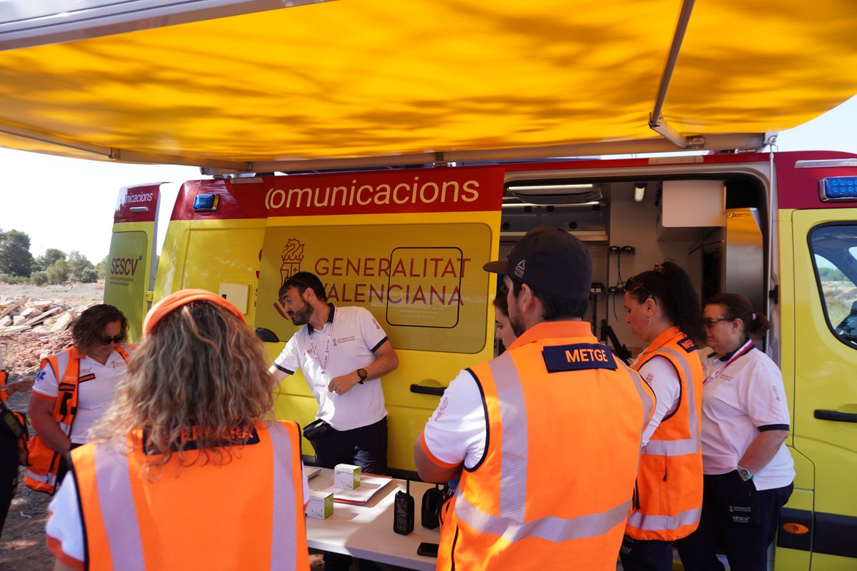 GVASESCV's tweet photo. 🚑Dentro del plan de formación de @gvasescv, se ha realizado el taller de simulacro del curso de Emergencias de Múltiples Víctimas y Catástrofes en las instalaciones de la Base Militar de Bétera 

⛑️Participan @gvasescv, @UMEgob y alumnos del IES Jérica-Viver https://t.co/HPL5RtaH70