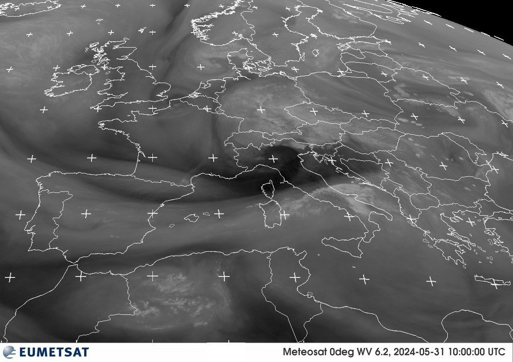 Vedete quella linea più scura che dalla Spagna settentrionale si allunga fino al Nord Italia? E' la corrente a getto polare che scorre sul lato meridionale del vortice sull'Europa centrale. Siamo nella fase risolutiva del passaggio frontale, tuttavia nelle prossime ore...1/4