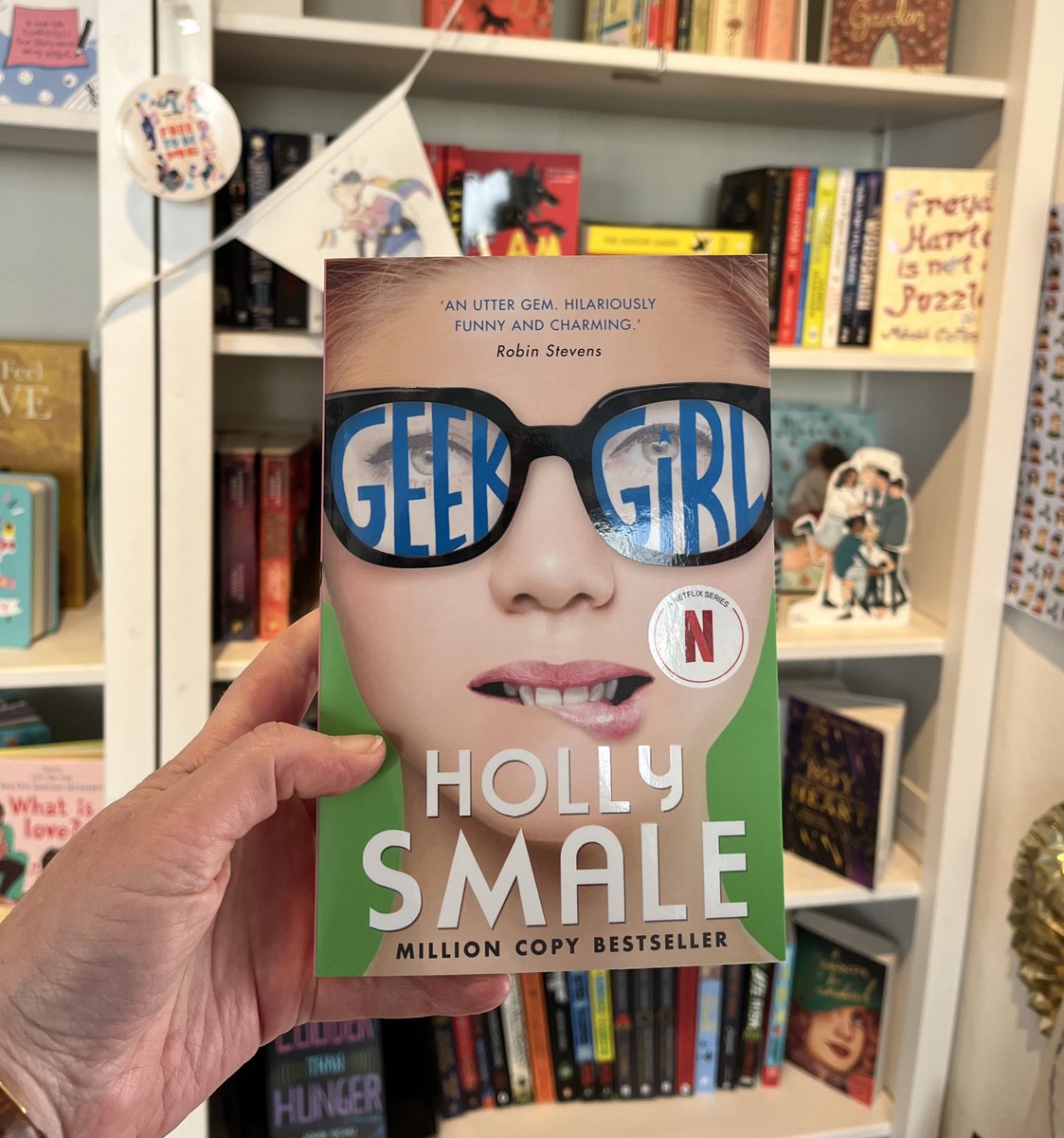 Read Geek Girl by @HolSmale before you watch the series on Netflix!! Available in store & online halfwayupthestairs.ie/product/978000…