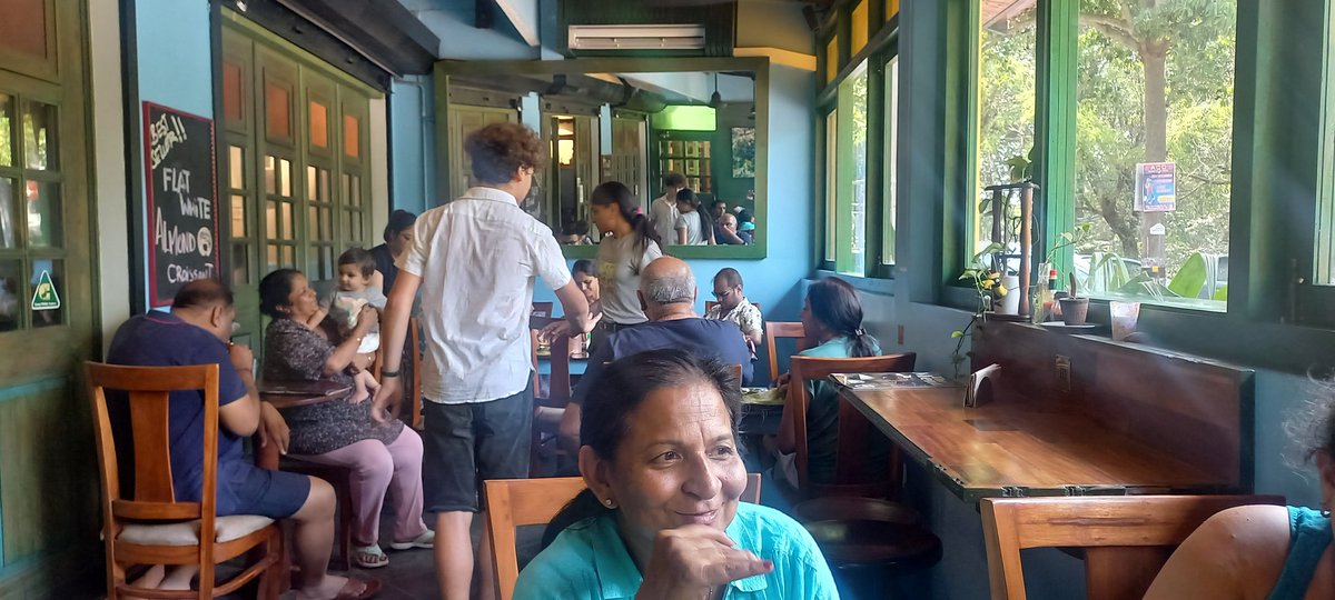 When Ahmedabad raids Auroville. Family friends (13 of them!) land up here, to beat the heat. They say 35 of Auroville is better than 48 of Amdavad! And pile on to the juices, smoothies,  gelatos and cold drips.
'Majja padi', e loko kahe chhe 😀😃🙂🙃😊😇