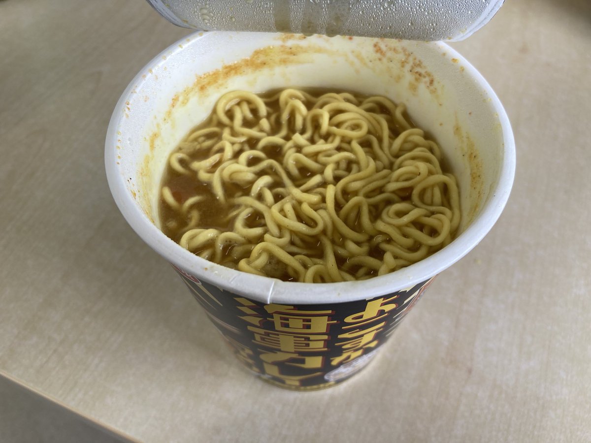 [#今日の昼ラーメン🍜] 
今日はエースコック
よこすか海軍カレーラーメン🍜🍛
すっきりしたカレー🍛スープが
美味しかったです😋
ごちそうさまでした🙏

麺:⭐️⭐️⭐️★★
スープ:⭐️⭐️⭐️★★
具:⭐️⭐️⭐️★★
とさせていただきました😋