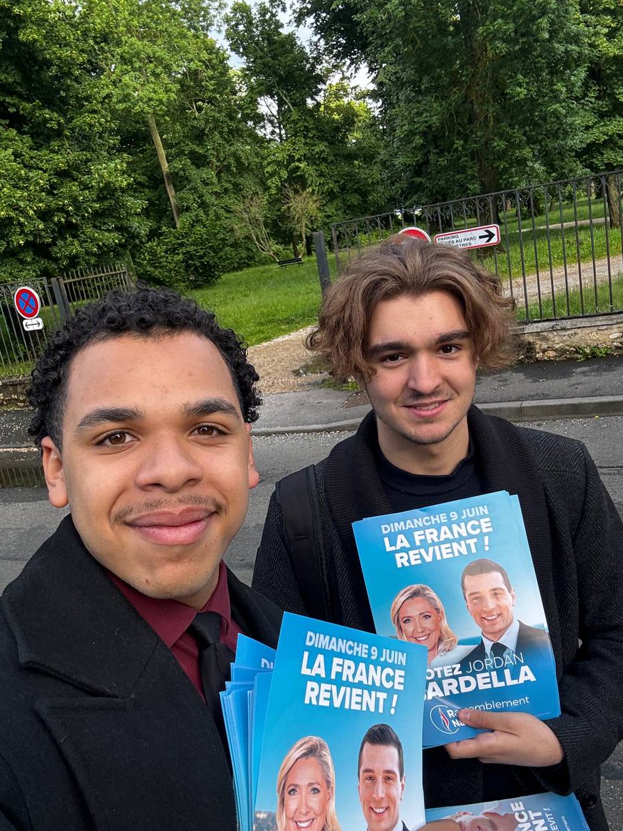 🔵 Collage d'affiches et distribution de tracts au Mée-sur-Seine : un immense merci à nos militants pour leurs efforts inlassables sur le terrain 🇲🇫👏 #Vivementle9juin