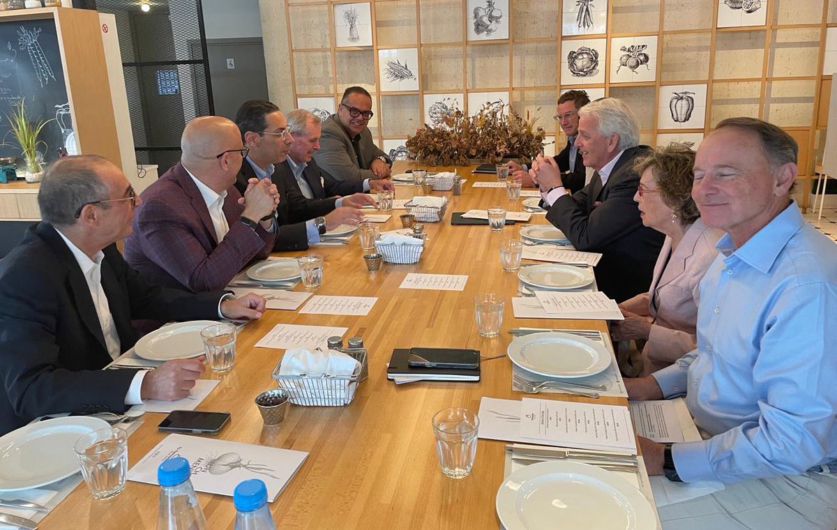 Pleasure to meet yesterday with a Delegation of the Chicago Council on Global Affairs under its President @IvoHDaalder and the Executive Director of the Hellenic American Leadership Council (HALC) @Zemenides. I briefed the delegation on #Cyprus-#US relations, the #Cyprus