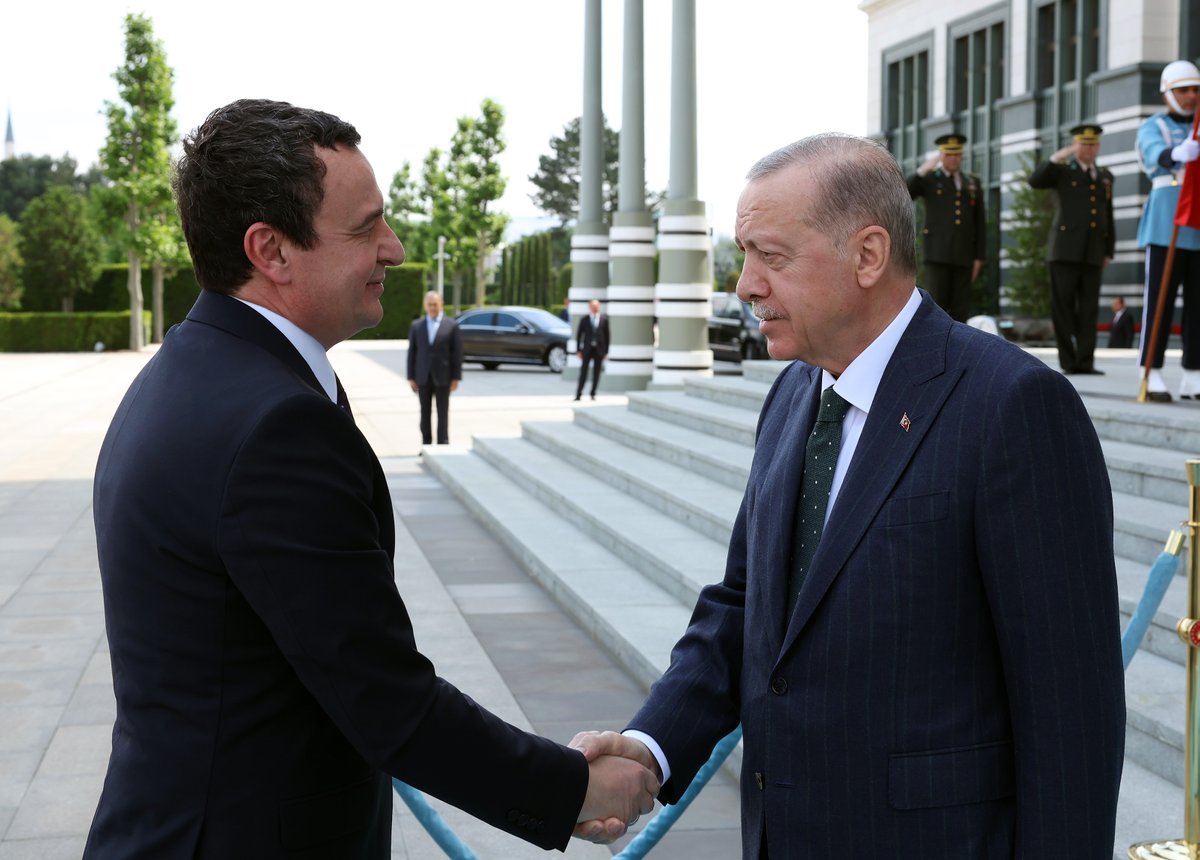 Cumhurbaşkanımız Recep Tayyip Erdoğan, Cumhurbaşkanlığı Külliyesi'nde Kosova Başbakanı Albin Kurti'yi kabul etti.