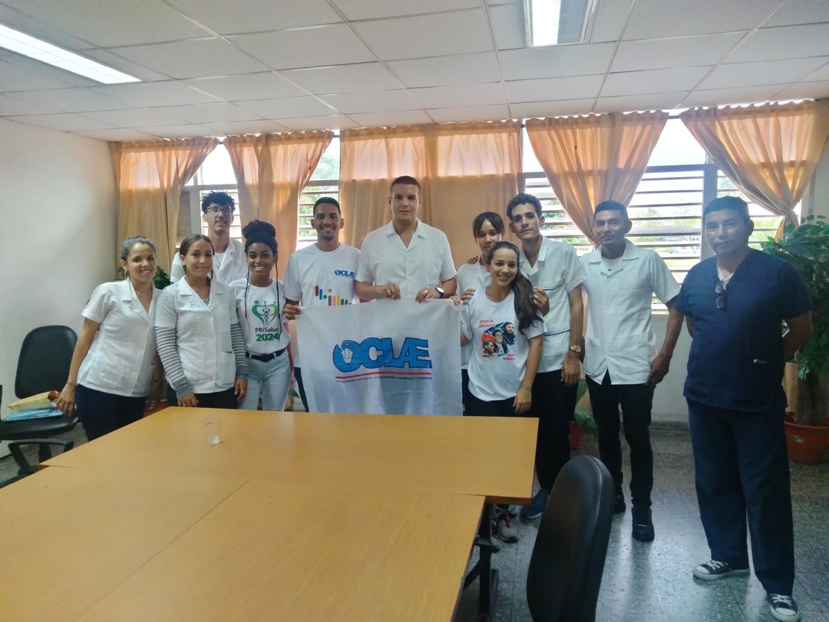 🗣️El consejo FEU de la #UCMPinar  junto a #MiguelAngelMachado ,presidente de la #OCLAE 🚩 de la #FeuDeCuba en  intercambio fructífero para seguir #RevolucionandoLaFeu📣 con nuevas perspectivas⁉️ y de esta forma seguir haciendo historia ✊🏼🇨🇺