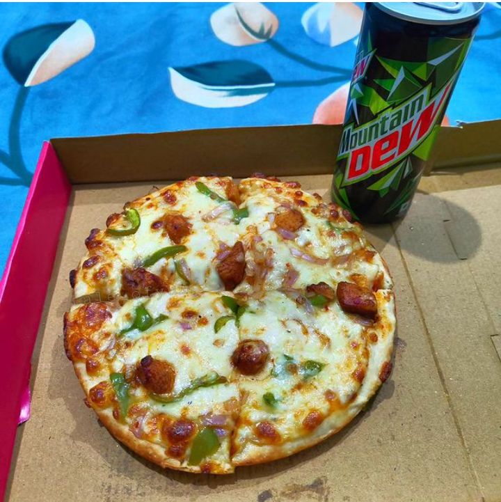 KunwarMeh's tweet photo. आओ पधारो दोस्तो पिज़ा खालो
Pizz🍕🥤😋
#Pizzalove #pizzapic
#Pizzaoftwitter #mountaindew https://t.co/rNqFe4VYPz