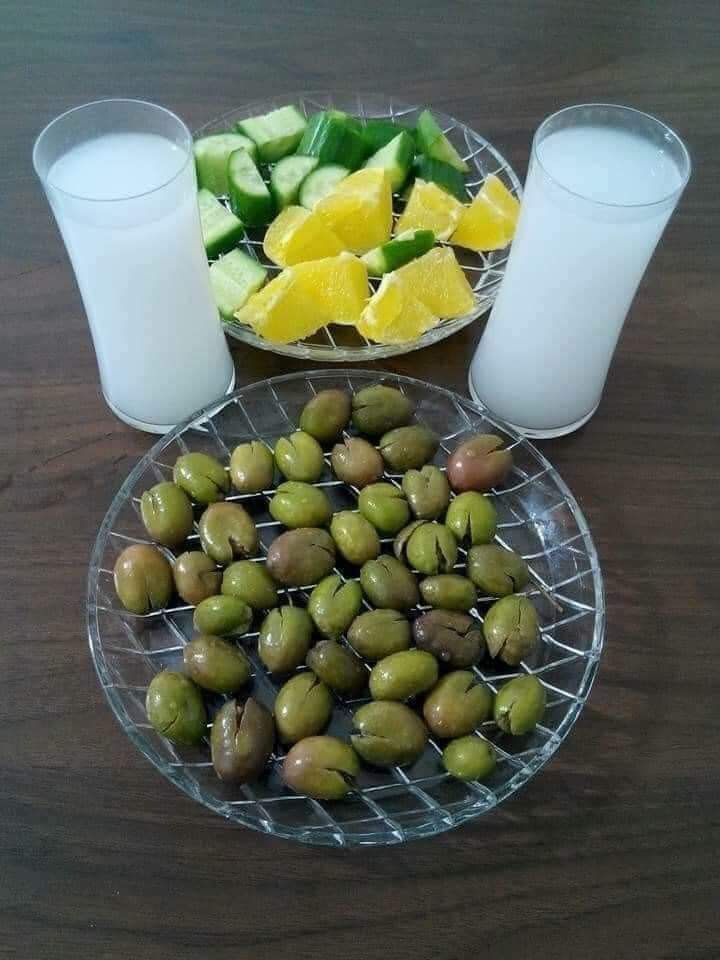 Tekirdağ Rakısının sırrını bilir misiniz?
Birden hocanın sorusunu duyunca herkes şaşırdı.
Üniversitede, üretim yönetimi dersindeydik.
Konu 6 Sigma.
Dersin ortasındayız ve hepimizin içi bayılmış.
Ama rakı lafını duyunca bir anda uyandık ve herkes rakı hakkında