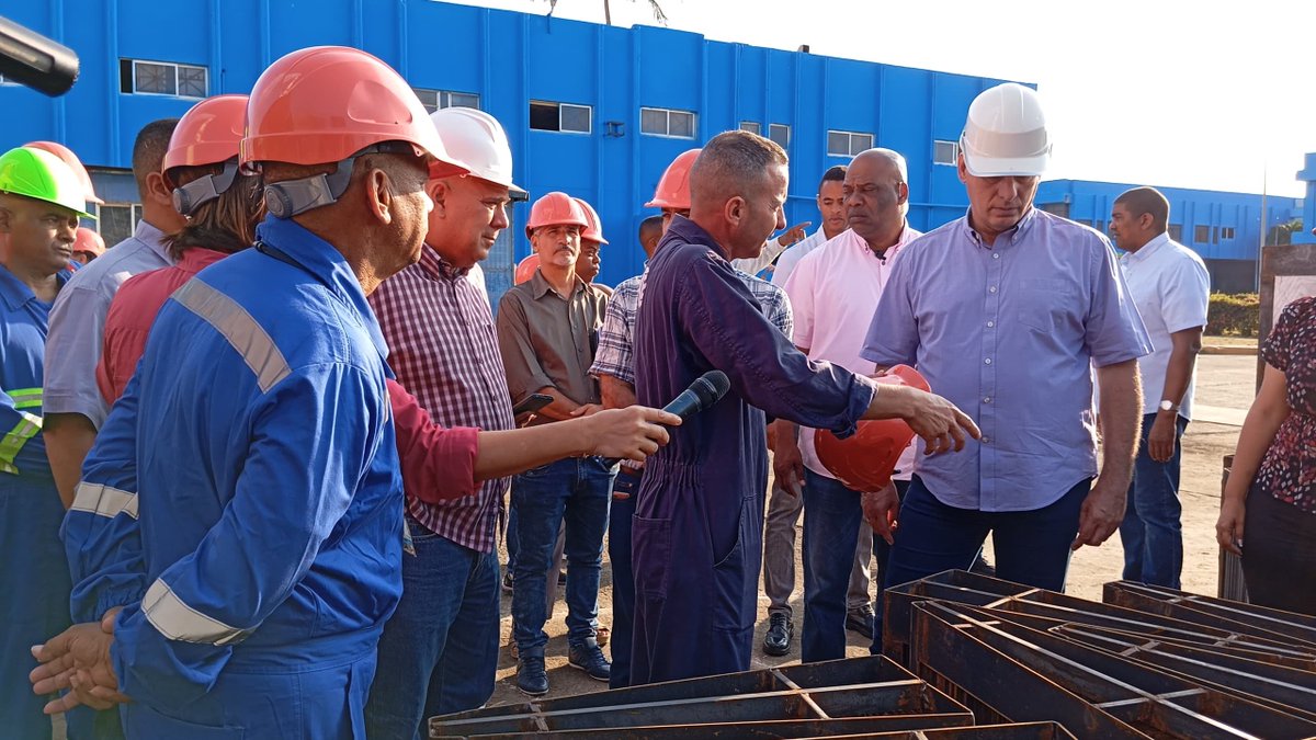 Termina mayo. Cada mes, junto a @DiazCanelB, hemos intercambiado en municipios de todas las provincias y en la Isla con mucha #GenteQueSuma. Sentimos un inmenso orgullo por este pueblo heroico. ¡Es #Cuba!