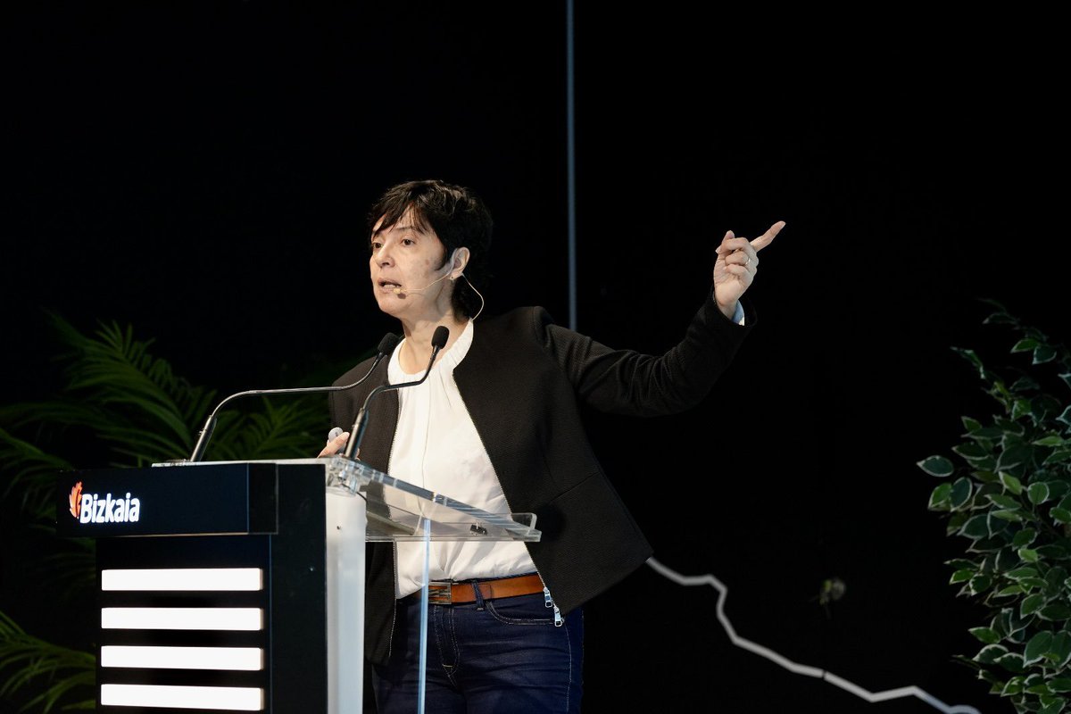 BAT_Tower's tweet photo. Estamos inmensamente agradecidos con #Iberdrola por haber compartido con toda nuestra comunidad su visión del futuro y su compromiso con la innovación durante el #BATtalk que celebramos el pasado 30 de mayo en el auditorio de BAT B Accelerator Tower. https://t.co/E2ZScz3UXn