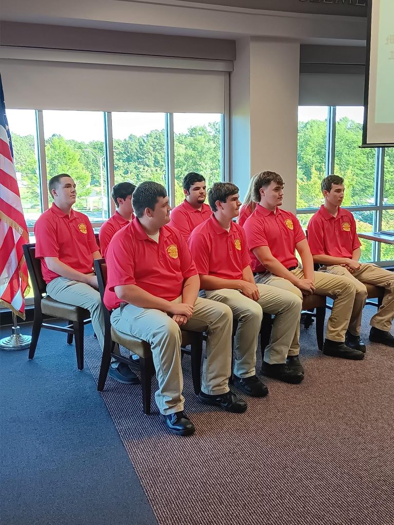 Congratulations to Dustin Chriscoe, Ranger Dunlap, and Kolby Morgan on graduating from Sandhills Fire Academy.
#MustangPride💚💛💚💛