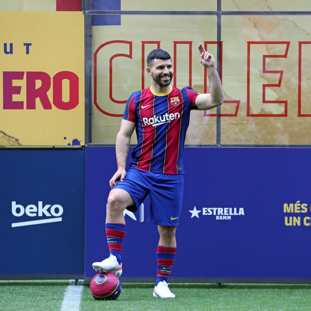 Hoy hace tres años presentamos @aguerosergiokun en el Spotify Camp Nou como nuevo jugador blaugrana 🫶