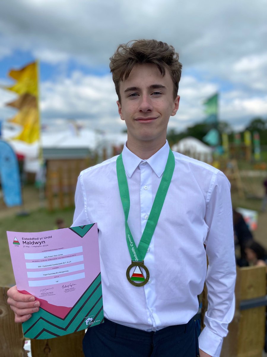 Matthew Glyn Jones (@matthewglyn) on Twitter photo Llongyfarchiadau anferthol i Idris - 1af yn y gystadleuaeth Cyfansoddi Cerddoriaeth Bl.7, 8 a 9 <a href="/YGBroMorgannwg/">Ysgol Y Fro-Uwchradd</a> Llongyfarchiadau anferthol i Idris - 1af yn y gystadleuaeth Cyfansoddi Cerddoriaeth Bl.7, 8 a 9 <a href="/YGBroMorgannwg/">Ysgol Y Fro-Uwchradd</a>
