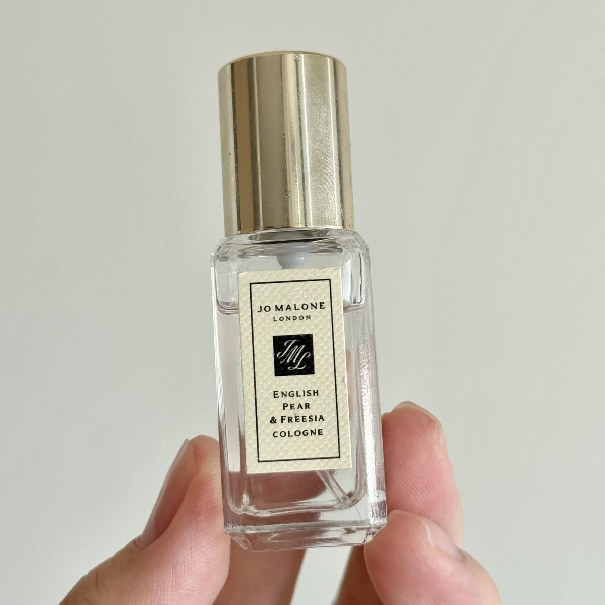 Jo Malone English Pear & Freesia Cologne : กลิ่นในตำนานของโจมาโลน เคยใช้ขวดใหญ่ แต่หมดไปแล้ว กลิ่นลูกแพร์ผสมดอกไม้ หอมแบบหรูหรา กลิ่นดูรวยมากกก 5555 aff : 
s.shopee.co.th/9UfwhnINdT