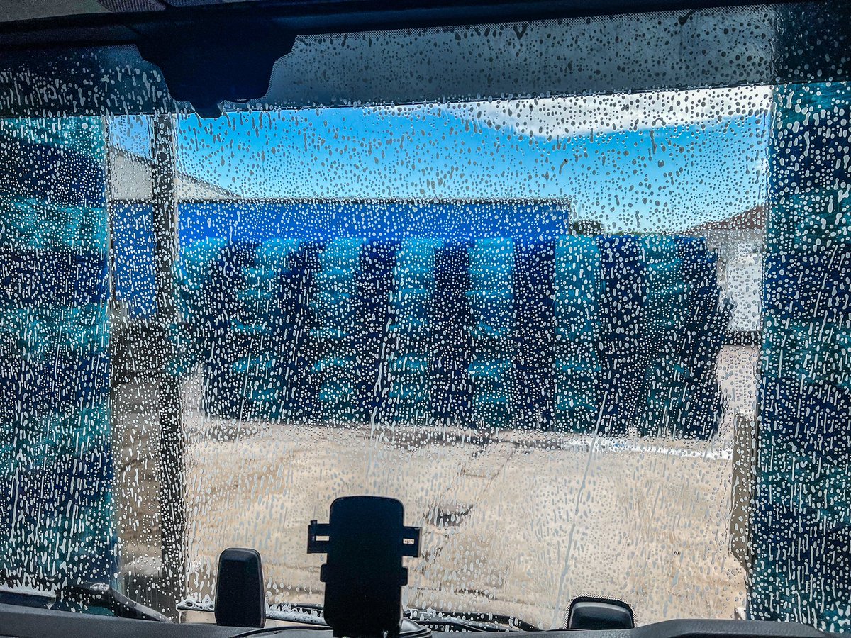 Quick wash 🧼 before heading London bound 🚚💨

🚗 🚚 Safe travels everyone 🚗 🚚

#HGV #Distribution #Haulage #Deliveringwinners #GregoryDistribution #Truck #TruckDriver #TruckLife #InstaTruck #LorryLife #Lorry #LorryDriver