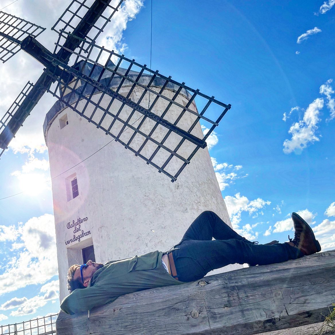 Nacido en una tierra que abraza el horizonte. ¡Feliz día de Castilla-La Mancha! 🔴⚪️

#CastillaLaMancha