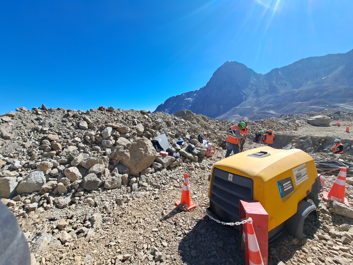 GeoDrilling's tweet photo. Atlas Copco’s portable air compressors are lifting vertical mining operations to new heights - https://t.co/tMZWSi4IFd

#Aspermont @AtlasCopcoGroup #VerticalMineChile #Chile #MobileAirCompressor #Drilling #ExtremeConditions #Helilift https://t.co/1NdiF7wz1Q