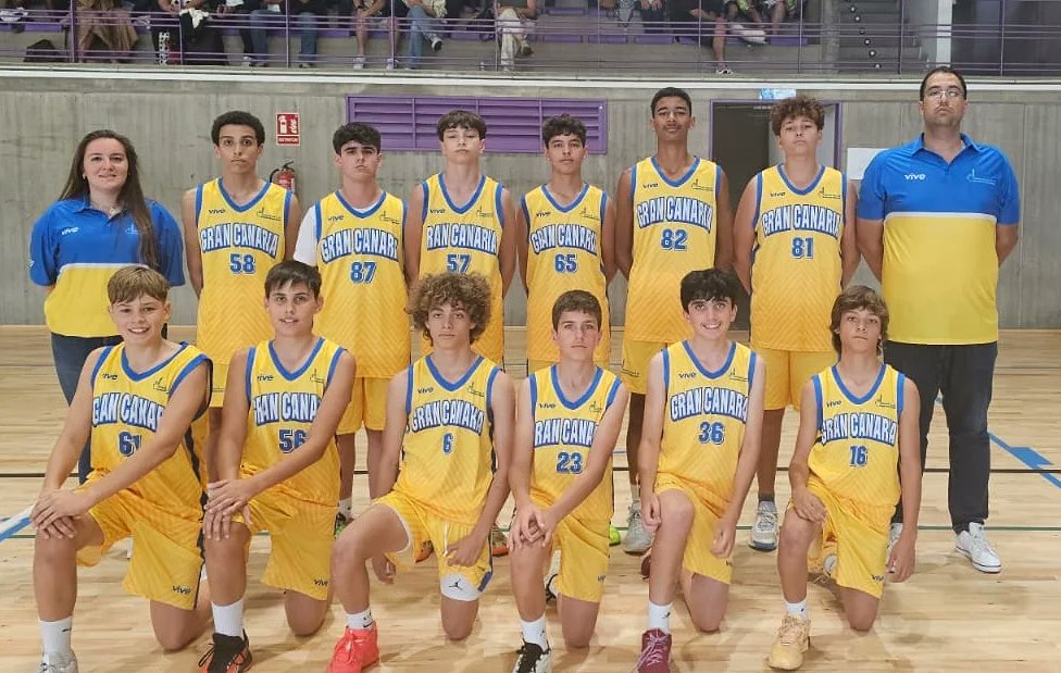 FIBGranCanaria's tweet photo. 🏀🇮🇨 No hay manera mejor de celebrar el día de Canarias‼️
⛴️ Nuestras selecciones #PreInfantil y #PreCadete viajaron hasta San Cristóbal de La Laguna para disputar los clásicos encuentros 🆚 #Tenerife https://t.co/c2HcvKGWNj